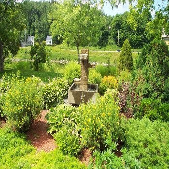 Parc Mathieu – Cenotaph of the Chaudiere Regiment - Beauceville ...